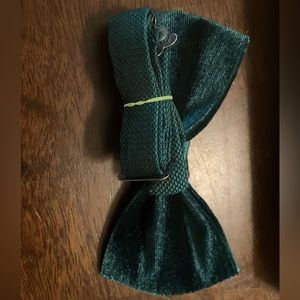 6 BRAND NEW dark green velvet bow ties.